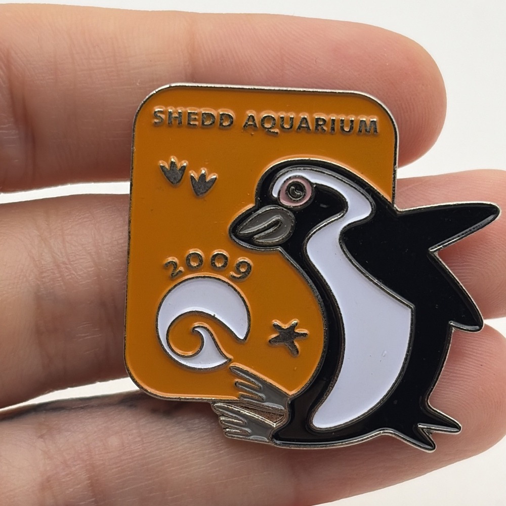 2009‎ Shedd Aquarium Chicago Illinois Penguin Lapel Hat Pin Enamel Souvenir